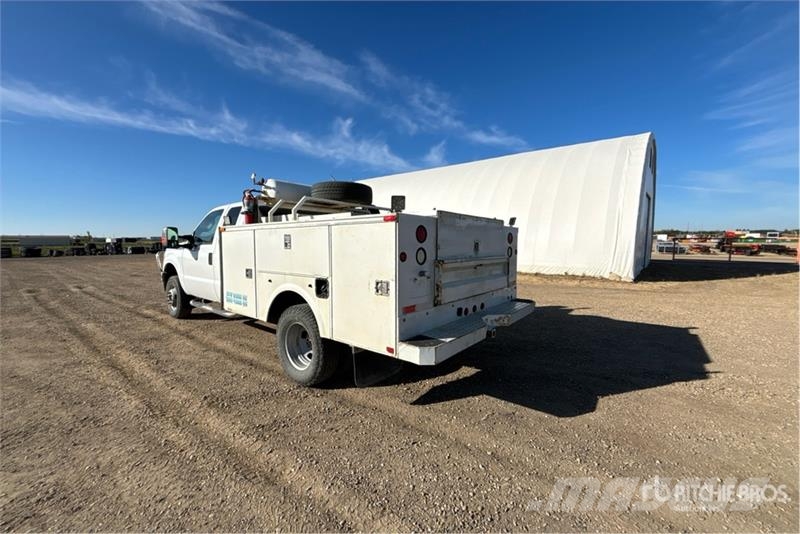 Ford F-350 XLT 4x4 Utility Truck 픽업/드롭사이드