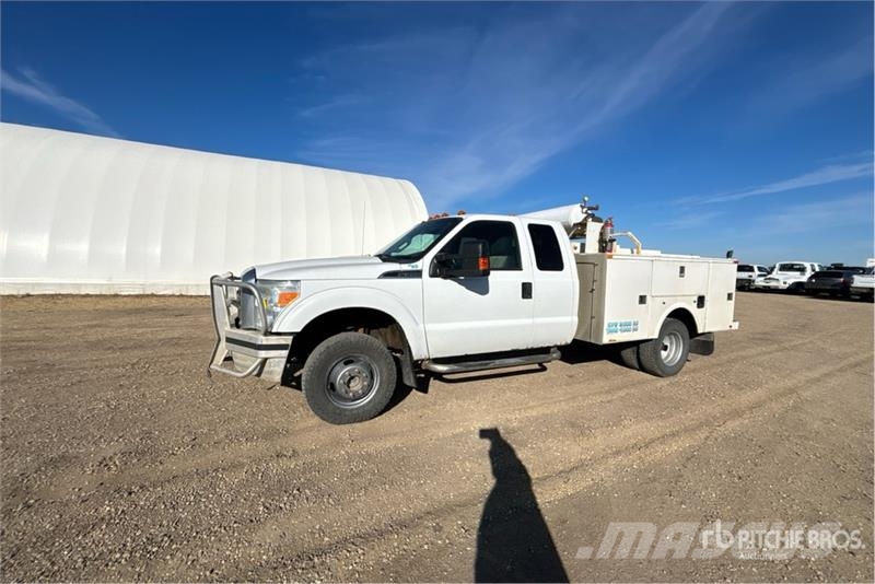 Ford F-350 XLT 4x4 Utility Truck 픽업/드롭사이드