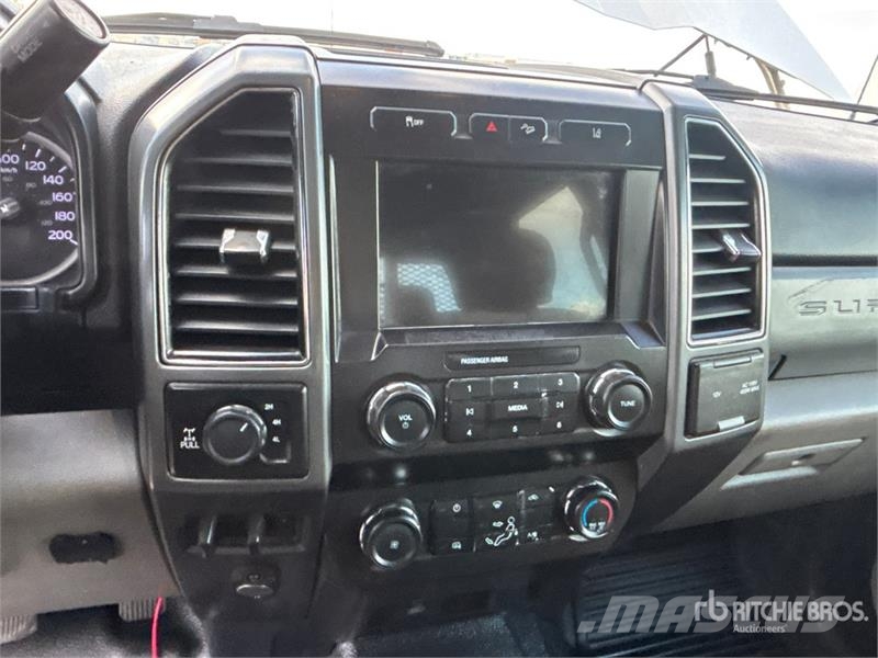 Ford F-350 XLT XLT 4x4 Crew Cab Flatbed Truck Camiones plataforma