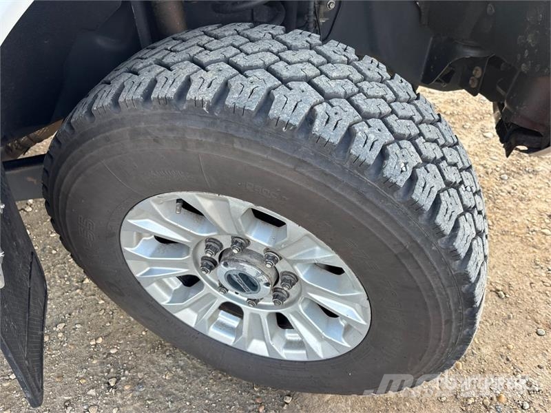 Ford F-350 XLT XLT 4x4 Crew Cab Flatbed Truck Camiones plataforma