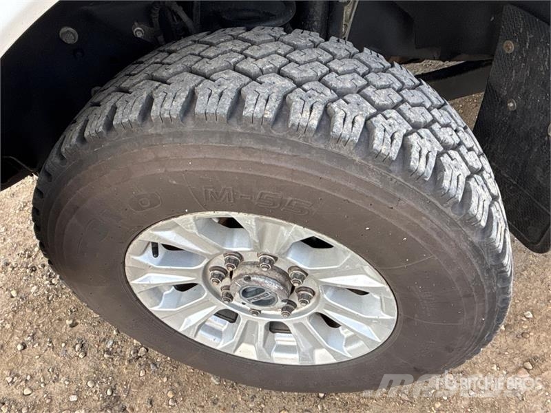 Ford F-350 XLT XLT 4x4 Crew Cab Flatbed Truck Camiones plataforma