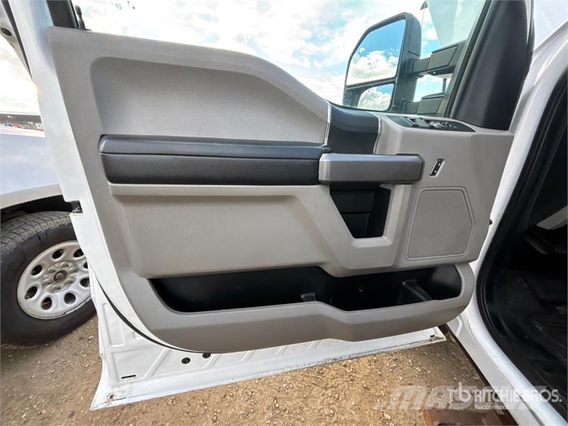Ford F-350 XLT XLT 4x4 Crew Cab Flatbed Truck Camiones plataforma