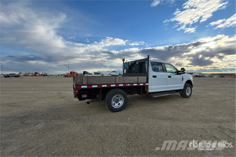 Ford F-350 XLT XLT 4x4 Crew Cab Flatbed Truck Camiones plataforma
