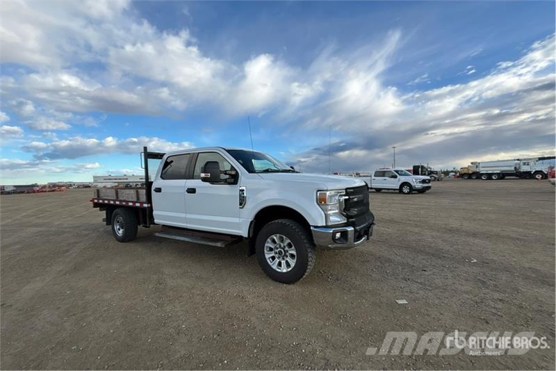 Ford F-350 XLT XLT 4x4 Crew Cab Flatbed Truck Camiones plataforma