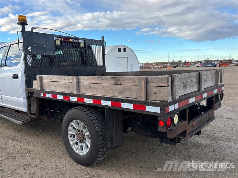 Ford F-350 XLT XLT 4x4 Crew Cab Flatbed Truck Camiones plataforma