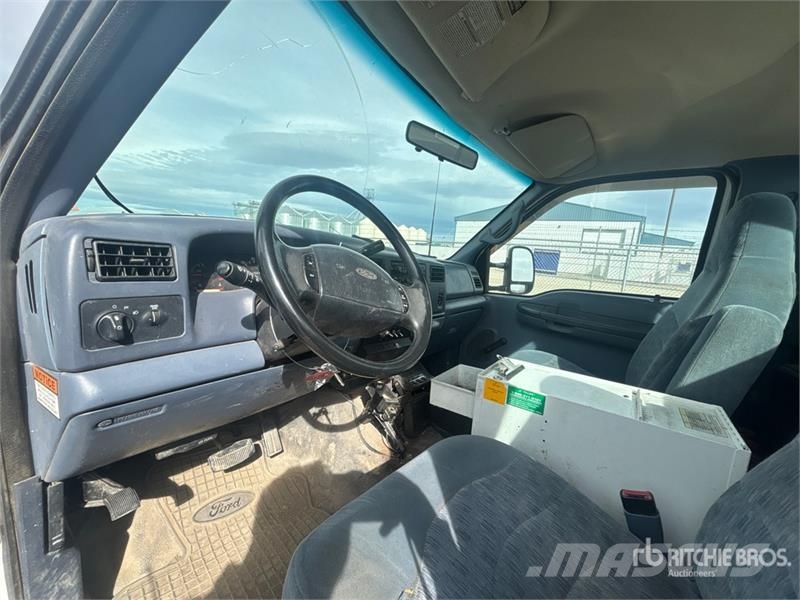 Ford F-450 المنصات الهوائية المثبتة على شاحنة