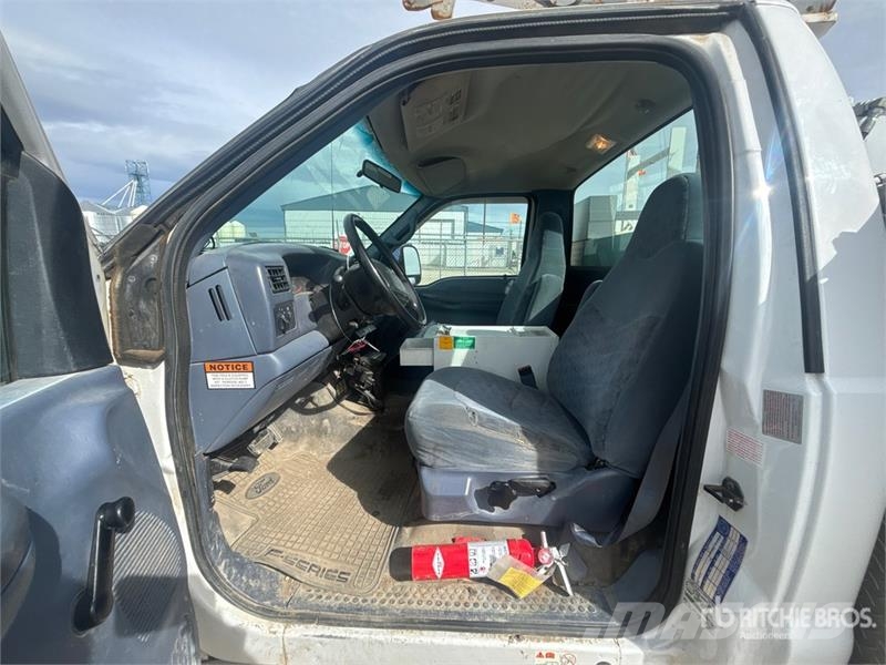 Ford F-450 المنصات الهوائية المثبتة على شاحنة