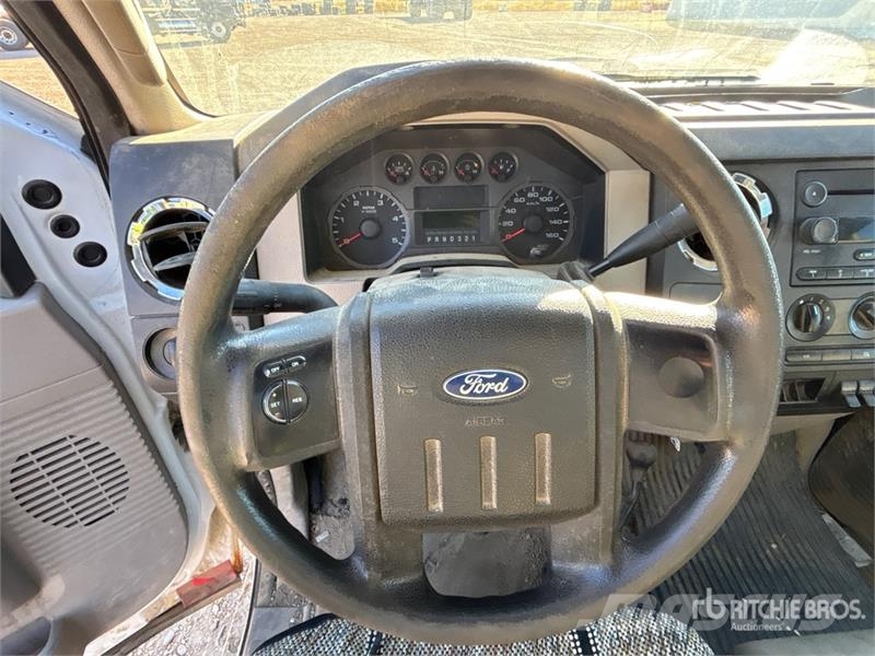 Ford F-450 Ciężarówki typu Platforma / Skrzynia