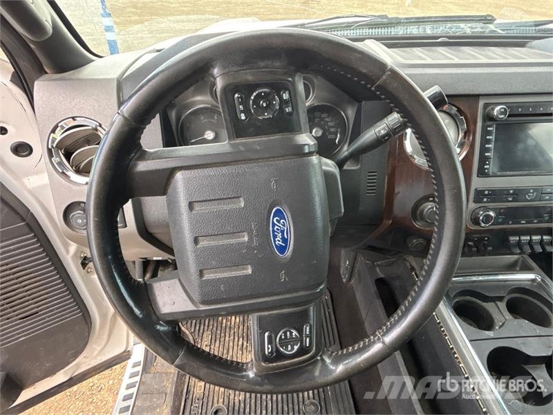 Ford F-450 4x4 Crew Cab Pickup Ostalo