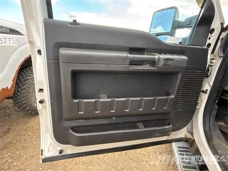 Ford F-450 4x4 Crew Cab Pickup Ostalo