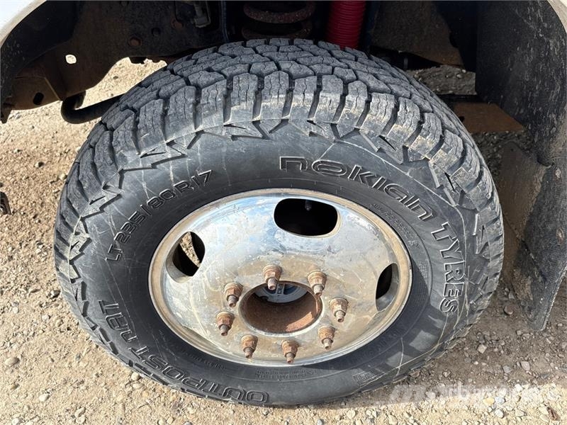 Ford F-450 4x4 Crew Cab Pickup Ostalo