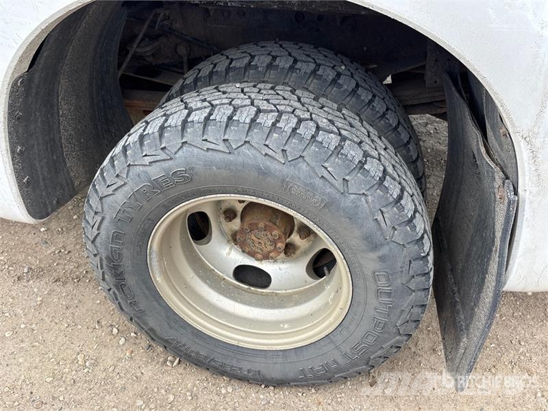 Ford F-450 4x4 Crew Cab Pickup Ostalo