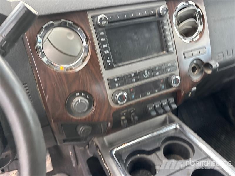 Ford F-450 4x4 Crew Cab Pickup Ostalo