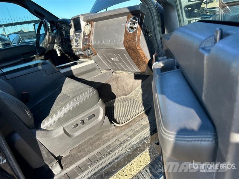 Ford F-450 Lariat 4x4 Crew Cab Pickup Muut autot