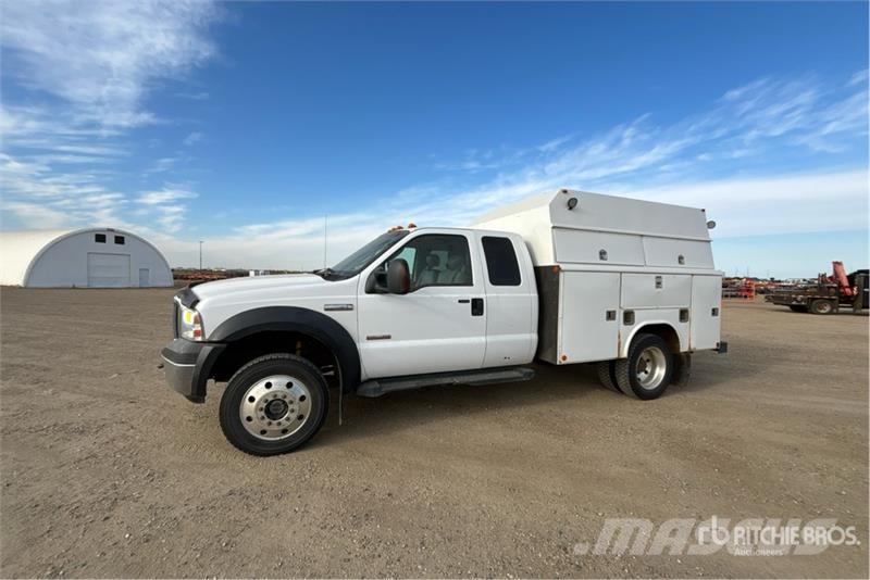Ford F-450 Lariat 4x4 Extended Cab Utility Truck Nakladacia/sklápacia bočnica