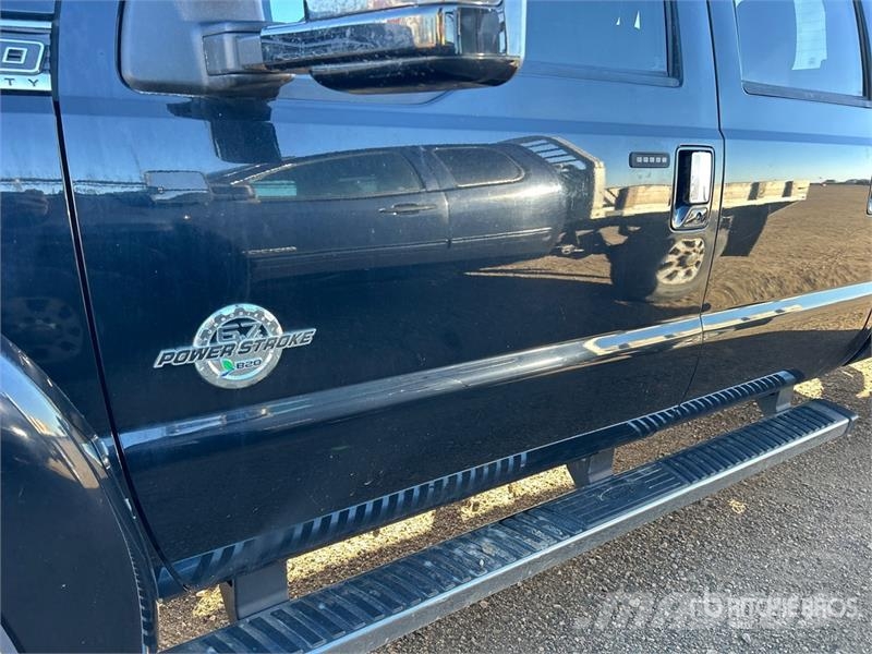 Ford F-450 Lariat 4x4 Crew Cab Pickup Muut autot