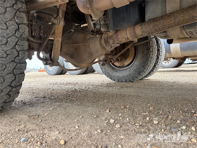 Ford F-450 Lariat 4x4 Crew Cab Pickup Andre varebiler
