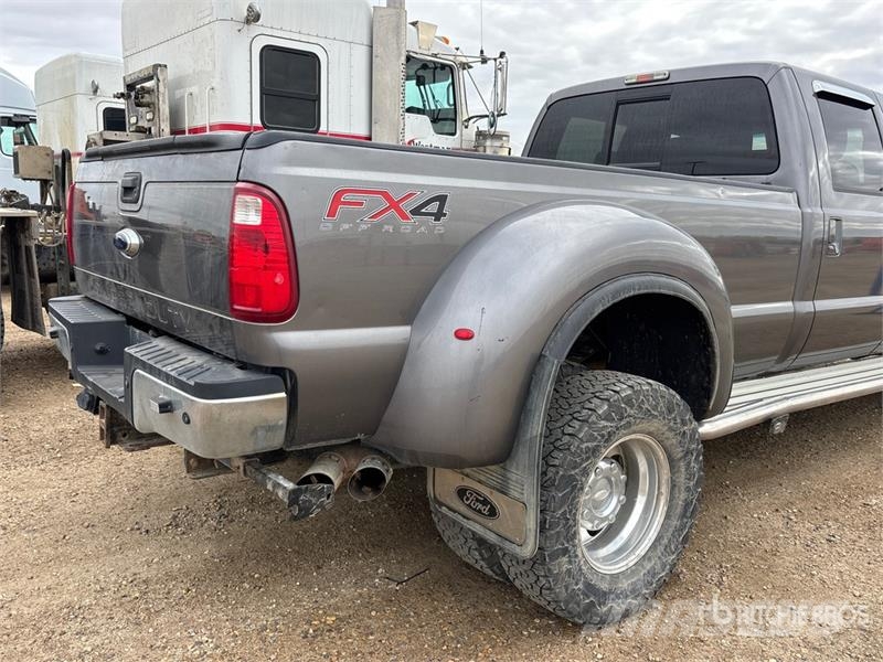 Ford F-450 Lariat 4x4 Crew Cab Pickup Andre varebiler