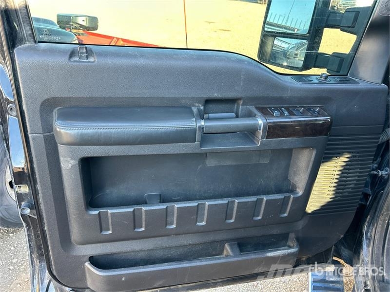 Ford F-450 Lariat 4x4 Crew Cab Pickup Muut autot