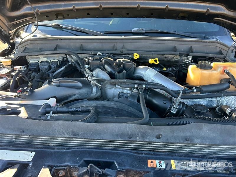 Ford F-450 Lariat 4x4 Crew Cab Pickup Muut autot