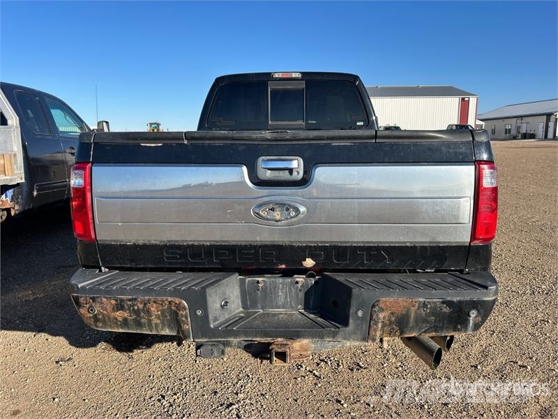 Ford F-450 Lariat 4x4 Crew Cab Pickup Muut autot