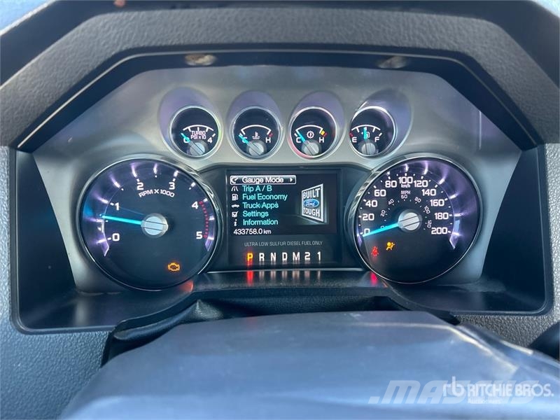 Ford F-450 Lariat 4x4 Crew Cab Pickup Muut autot