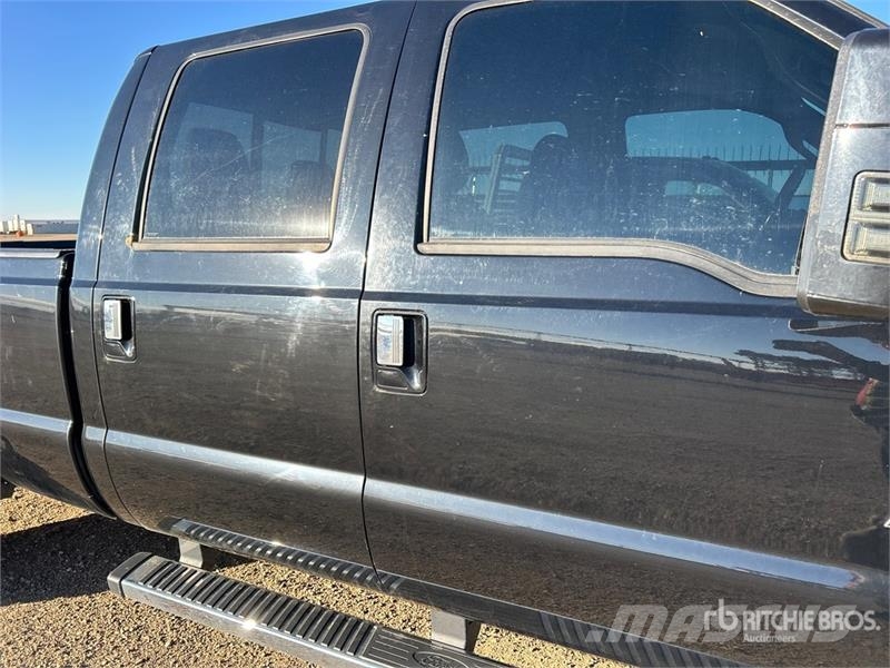 Ford F-450 Lariat 4x4 Crew Cab Pickup Muut autot