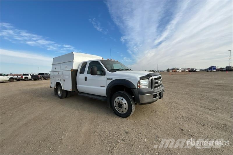 Ford F-450 Lariat 4x4 Extended Cab Utility Truck Nakladacia/sklápacia bočnica