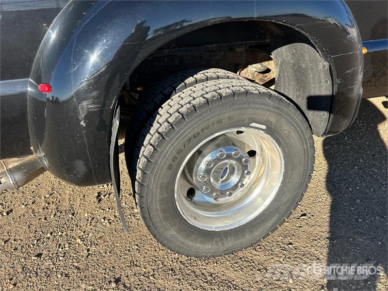Ford F-450 Lariat 4x4 Crew Cab Pickup Muut autot