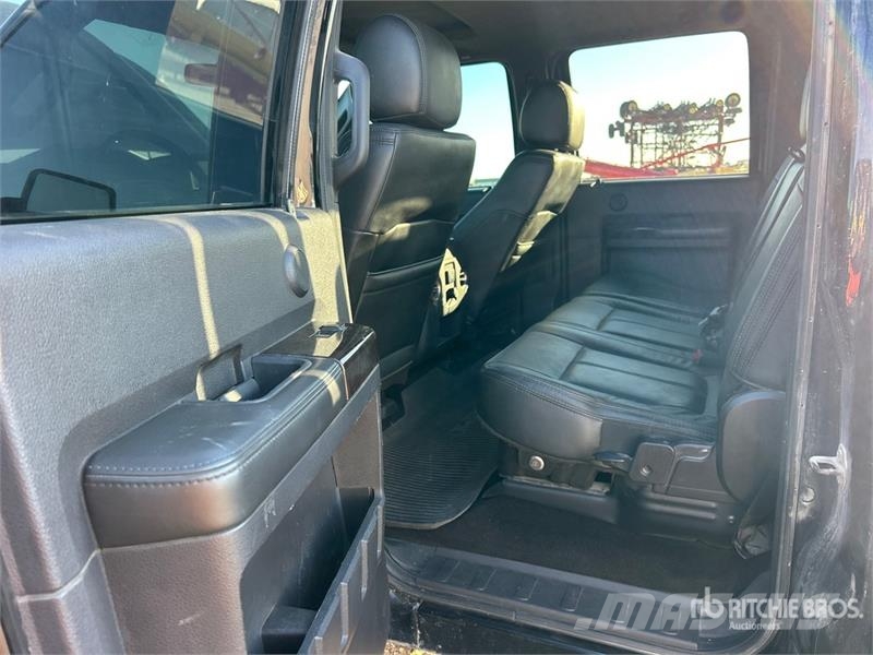 Ford F-450 Lariat 4x4 Crew Cab Pickup Muut autot