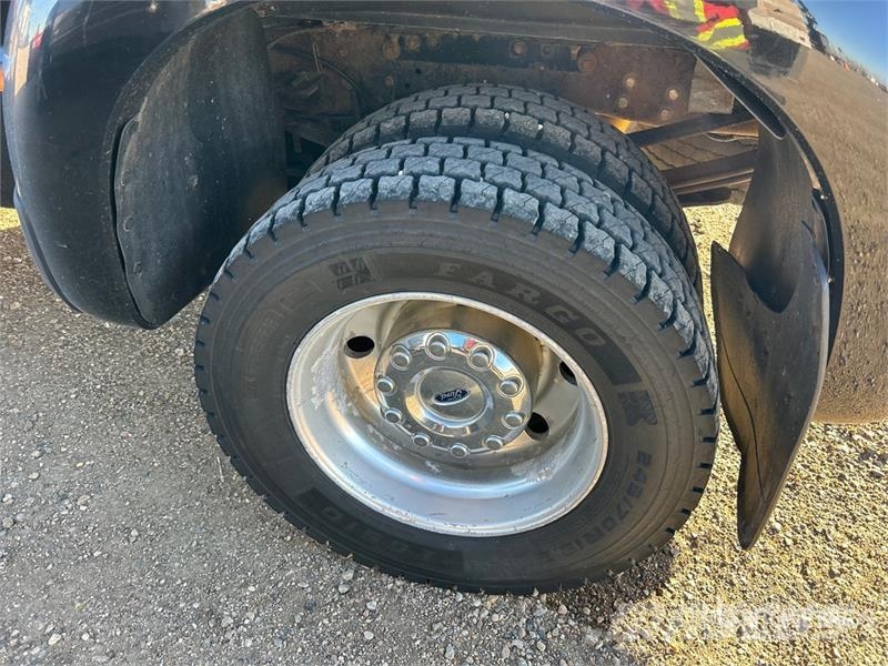 Ford F-450 Lariat 4x4 Crew Cab Pickup Muut autot
