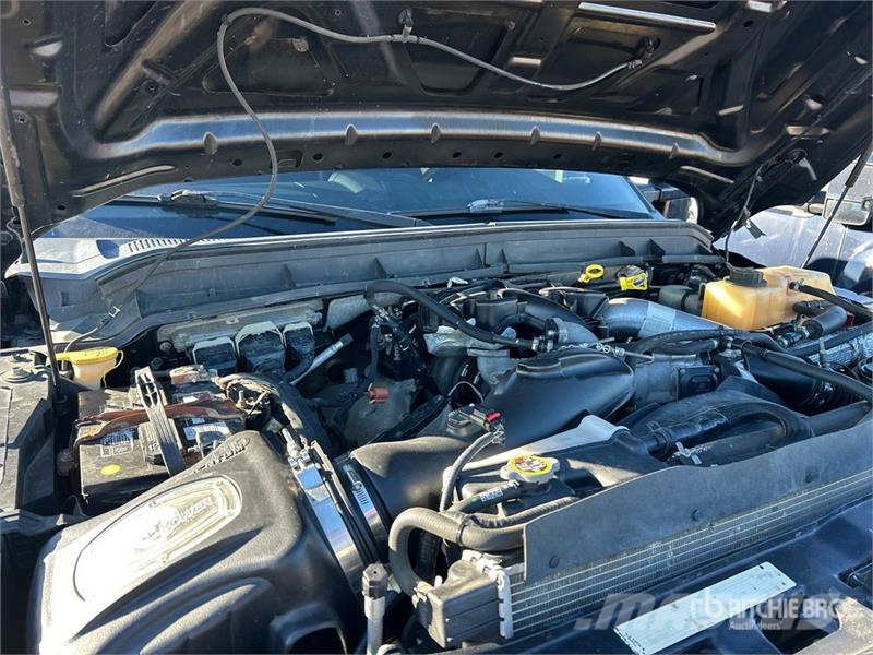 Ford F-450 Lariat 4x4 Crew Cab Pickup Muut autot