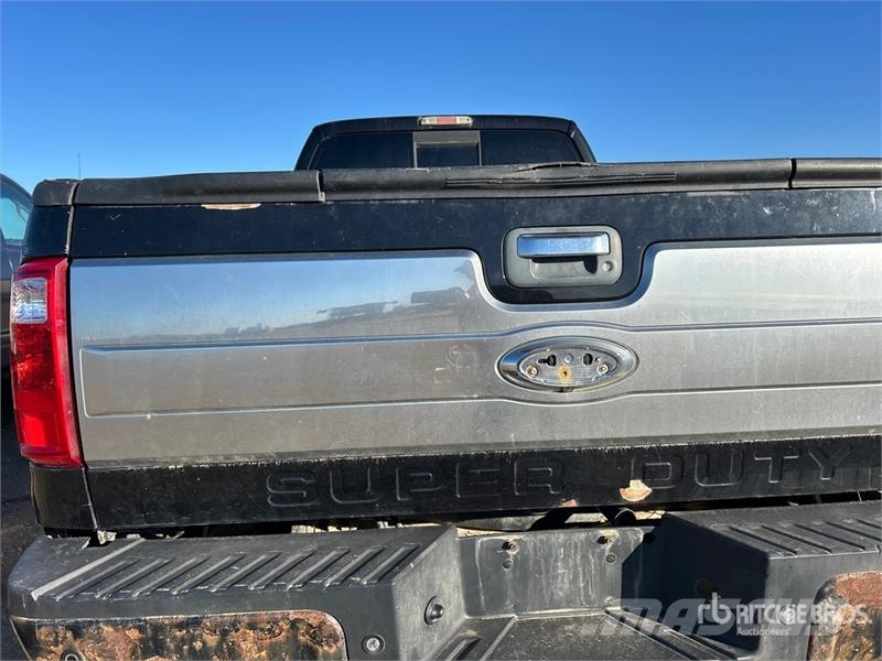 Ford F-450 Lariat 4x4 Crew Cab Pickup Muut autot