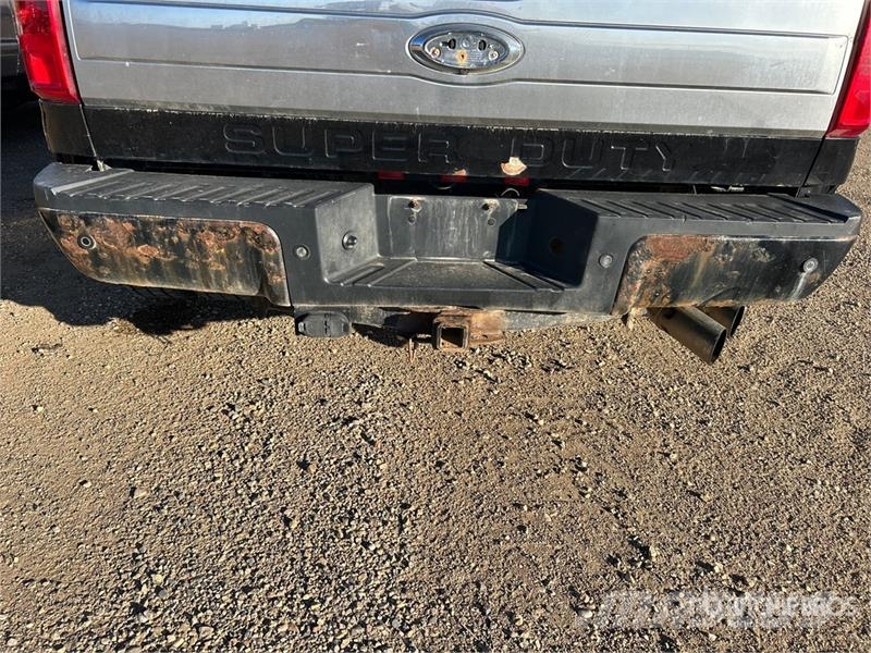 Ford F-450 Lariat 4x4 Crew Cab Pickup Muut autot