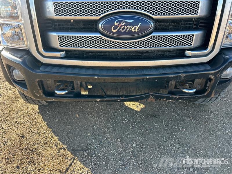 Ford F-450 Lariat 4x4 Crew Cab Pickup Muut autot