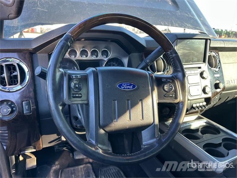 Ford F-450 Lariat 4x4 Crew Cab Pickup Muut autot