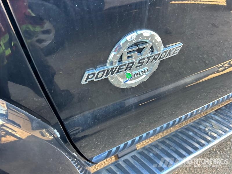 Ford F-450 Lariat 4x4 Crew Cab Pickup Muut autot