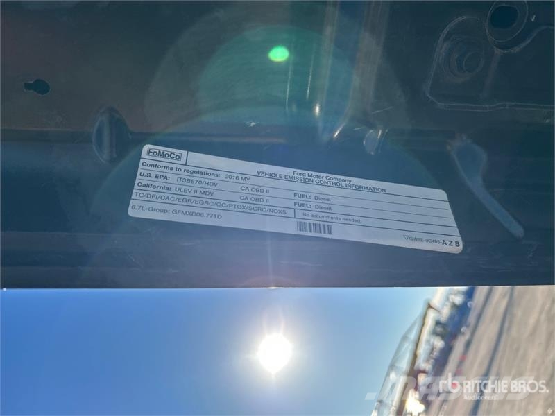 Ford F-450 Lariat 4x4 Crew Cab Pickup Muut autot