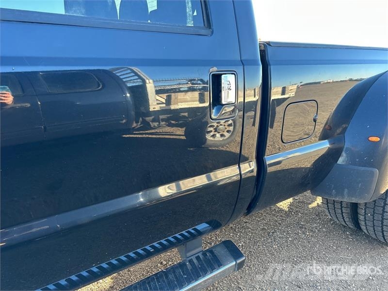 Ford F-450 Lariat 4x4 Crew Cab Pickup Muut autot