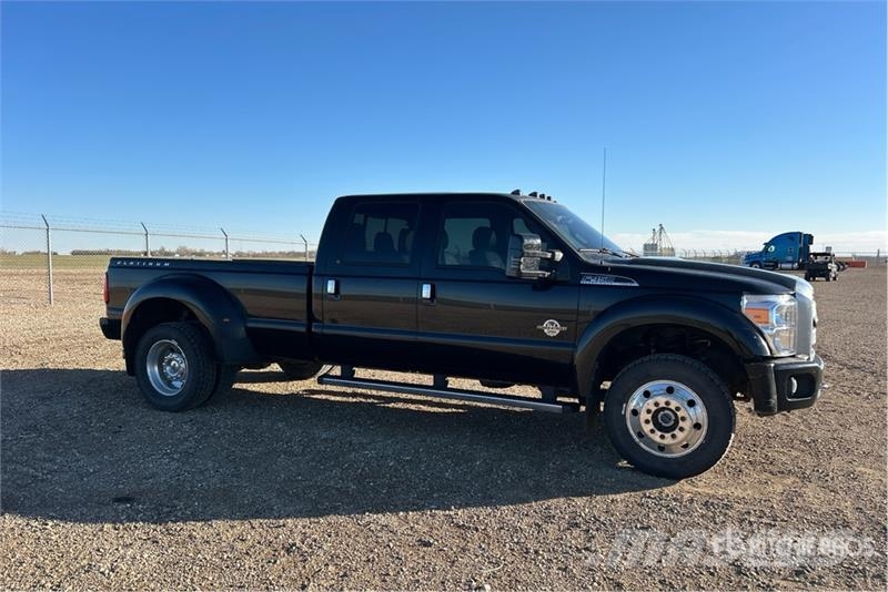 Ford F-450 Lariat 4x4 Crew Cab Pickup Muut autot