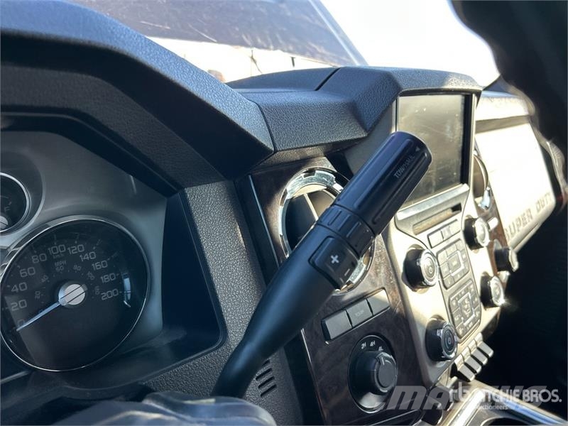 Ford F-450 Lariat 4x4 Crew Cab Pickup Muut autot