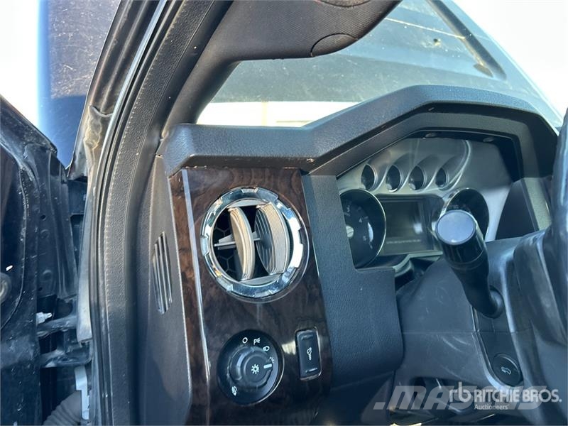 Ford F-450 Lariat 4x4 Crew Cab Pickup Muut autot