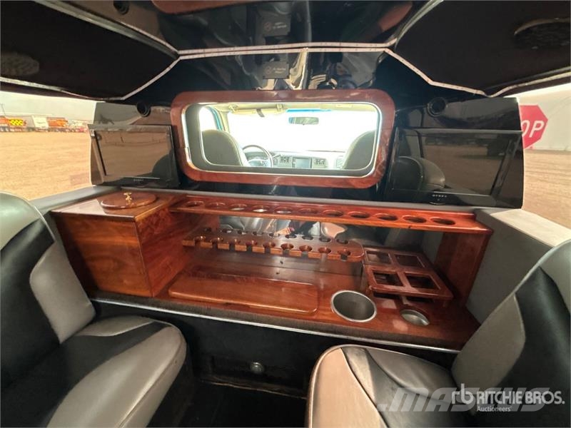 Ford F-450 XL 15 Seat Dually Limousine Auto's