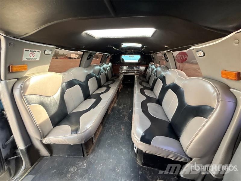Ford F-450 XL 15 Seat Dually Limousine Auto's