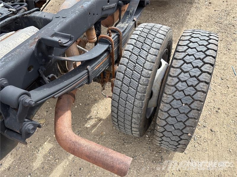 Ford F-450 XLT 4x4 Extended Cab Cab and Chassis Cabins and interior