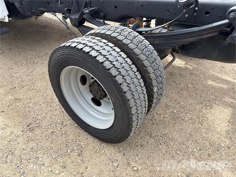 Ford F-450 XLT 4x4 Extended Cab Cab and Chassis Cabins and interior
