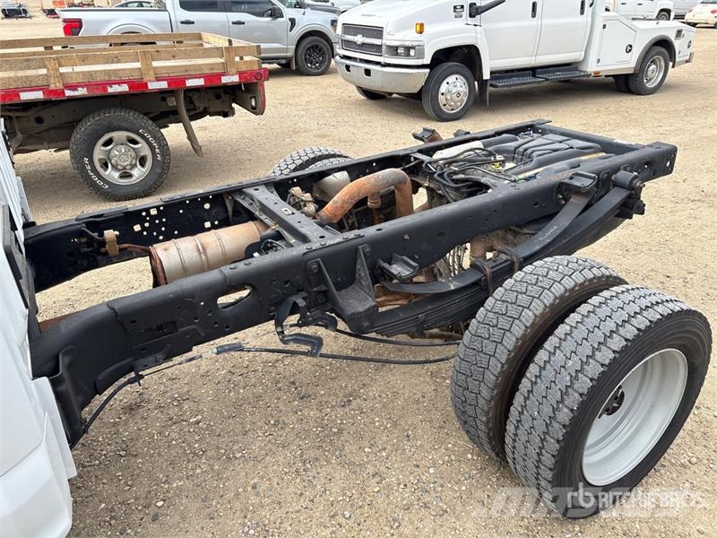 Ford F-450 XLT 4x4 Extended Cab Cab and Chassis Cabins and interior