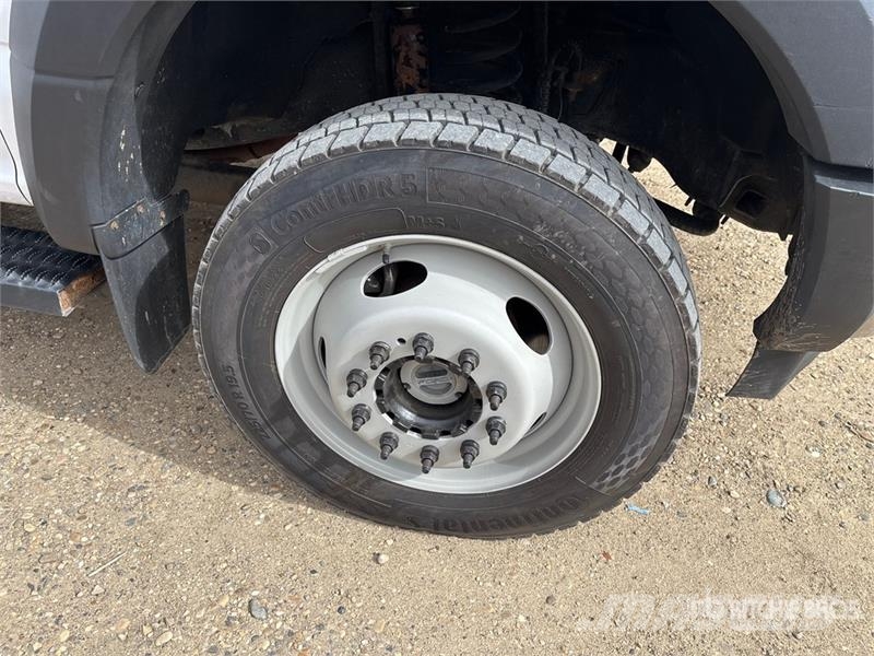 Ford F-450 XLT 4x4 Extended Cab Cab and Chassis Cabins and interior