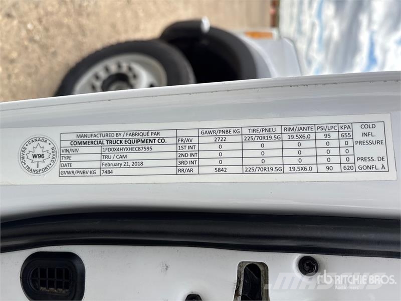 Ford F-450 XLT 4x4 Extended Cab Cab and Chassis Cabins and interior