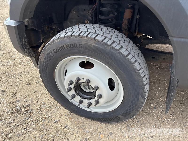Ford F-450 XLT 4x4 Extended Cab Cab and Chassis Cabins and interior